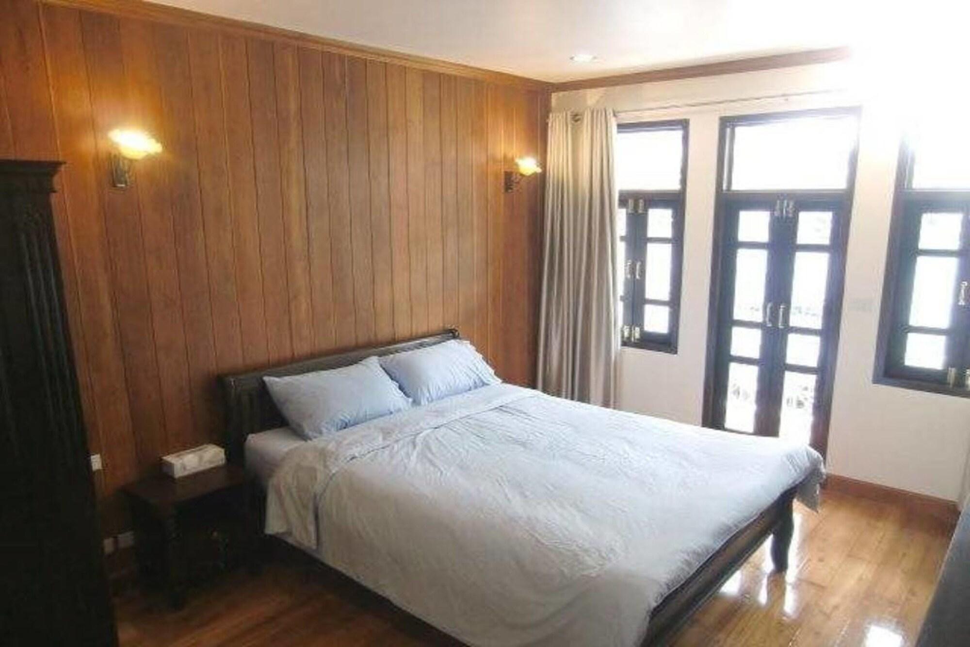 The Royal Thatien Village Bangkok Exterior photo