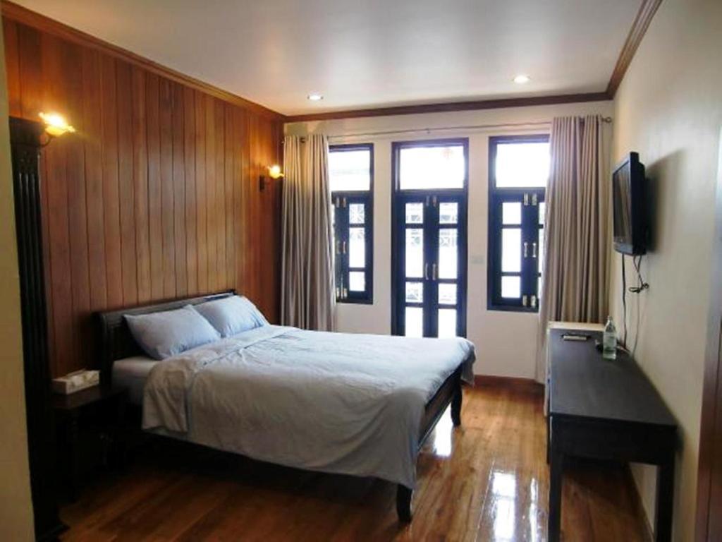 The Royal Thatien Village Bangkok Room photo